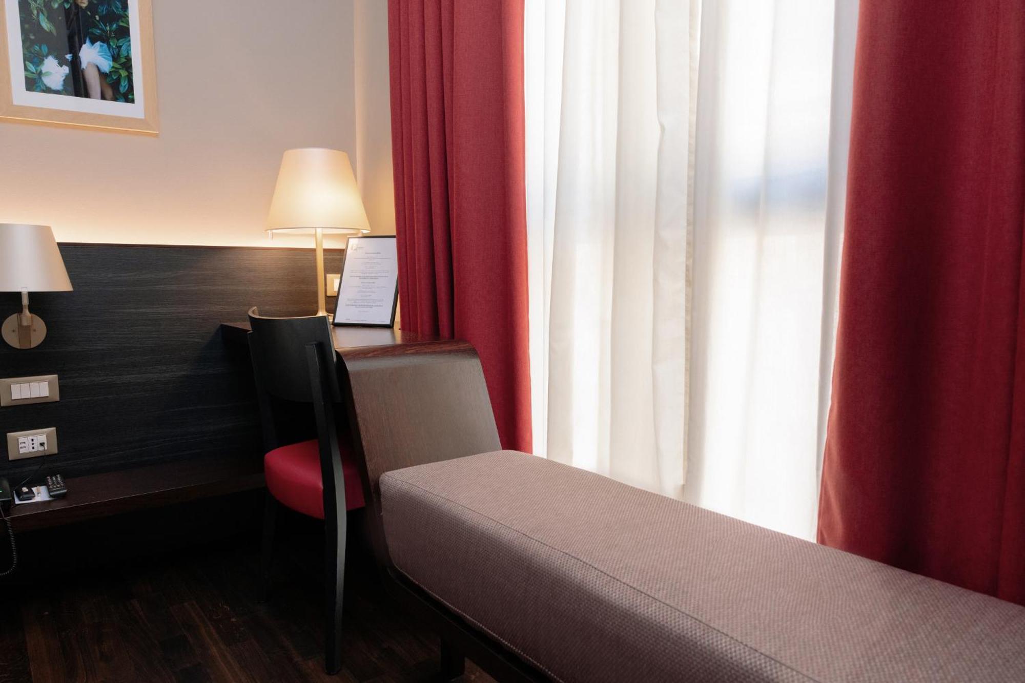 10 Keys Milano Hotel Luaran gambar